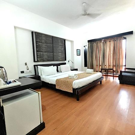 Hotel The Sky Imperial, Gandhinagar Exterior foto