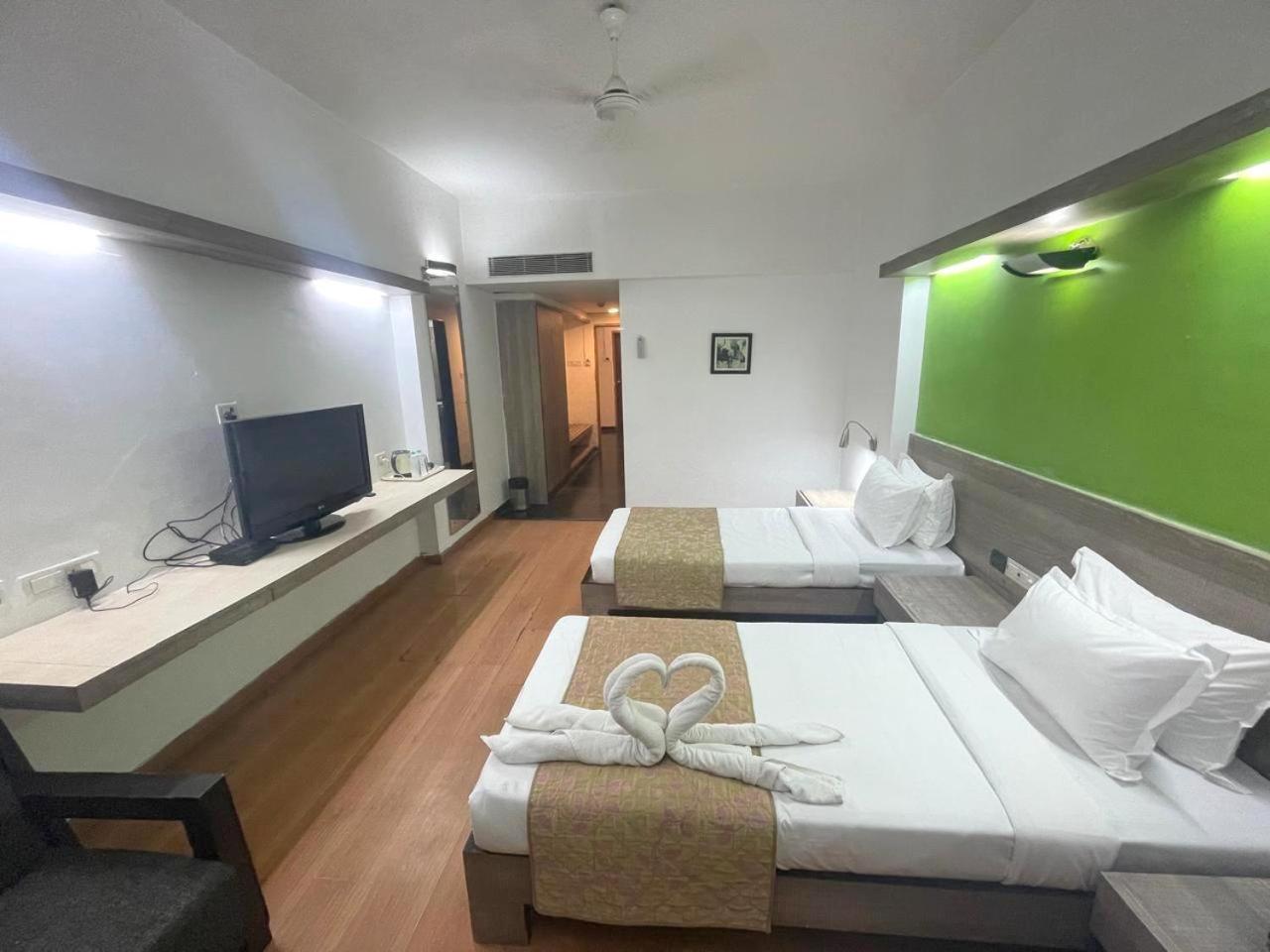 Hotel The Sky Imperial, Gandhinagar Exterior foto