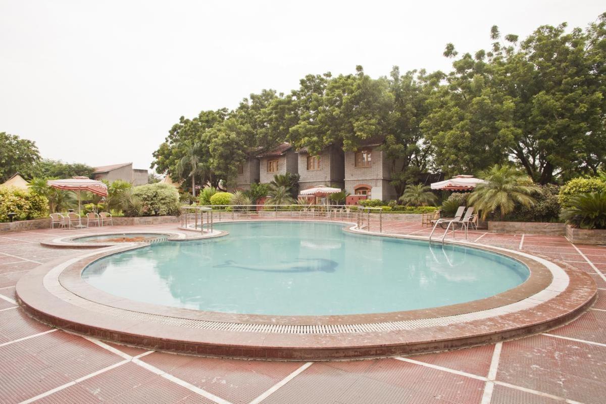 Hotel The Sky Imperial, Gandhinagar Exterior foto