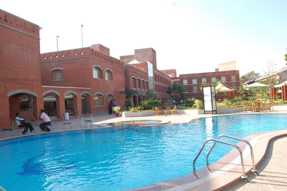 Hotel The Sky Imperial, Gandhinagar Exterior foto