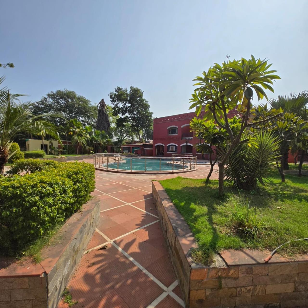 Hotel The Sky Imperial, Gandhinagar Exterior foto