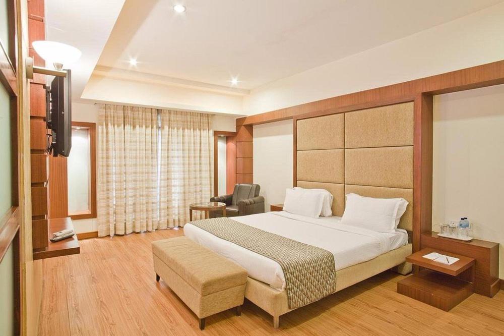 Hotel The Sky Imperial, Gandhinagar Exterior foto