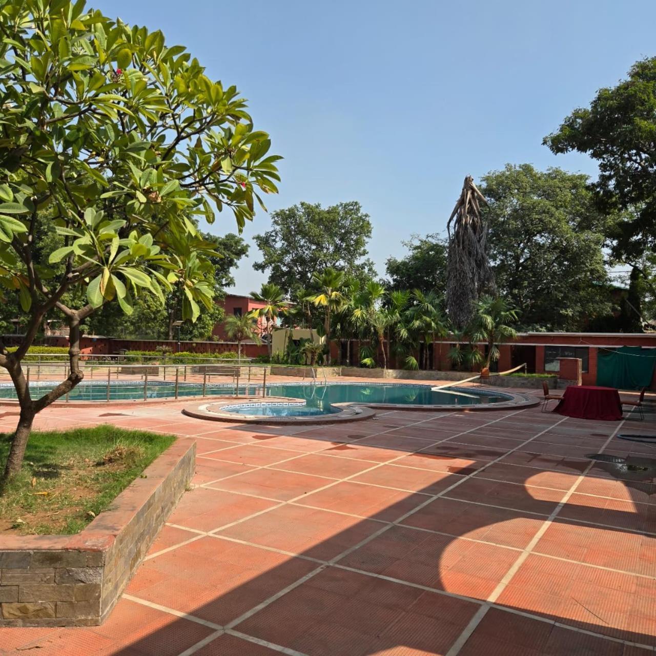 Hotel The Sky Imperial, Gandhinagar Exterior foto