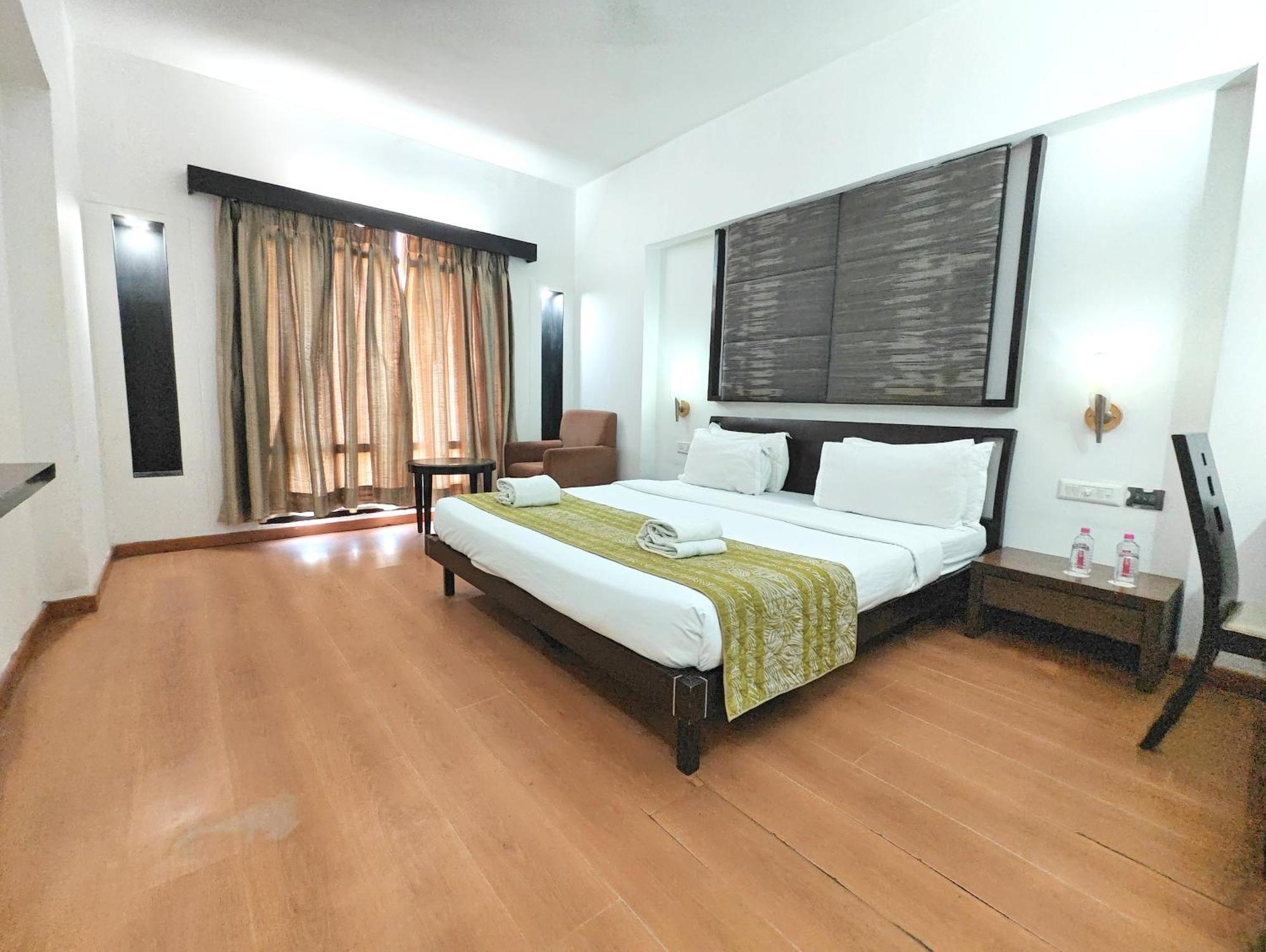 Hotel The Sky Imperial, Gandhinagar Exterior foto